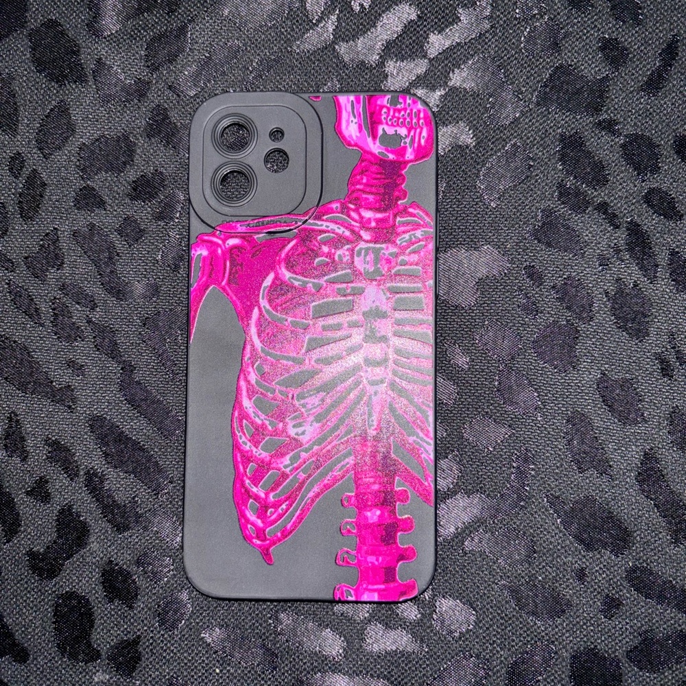 I am selling HOT PINK IPHONE 12 SKULL PHONE CASE.